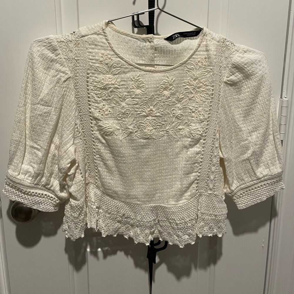 ❌SOLD ❌ZARA embroidery cropped blouse